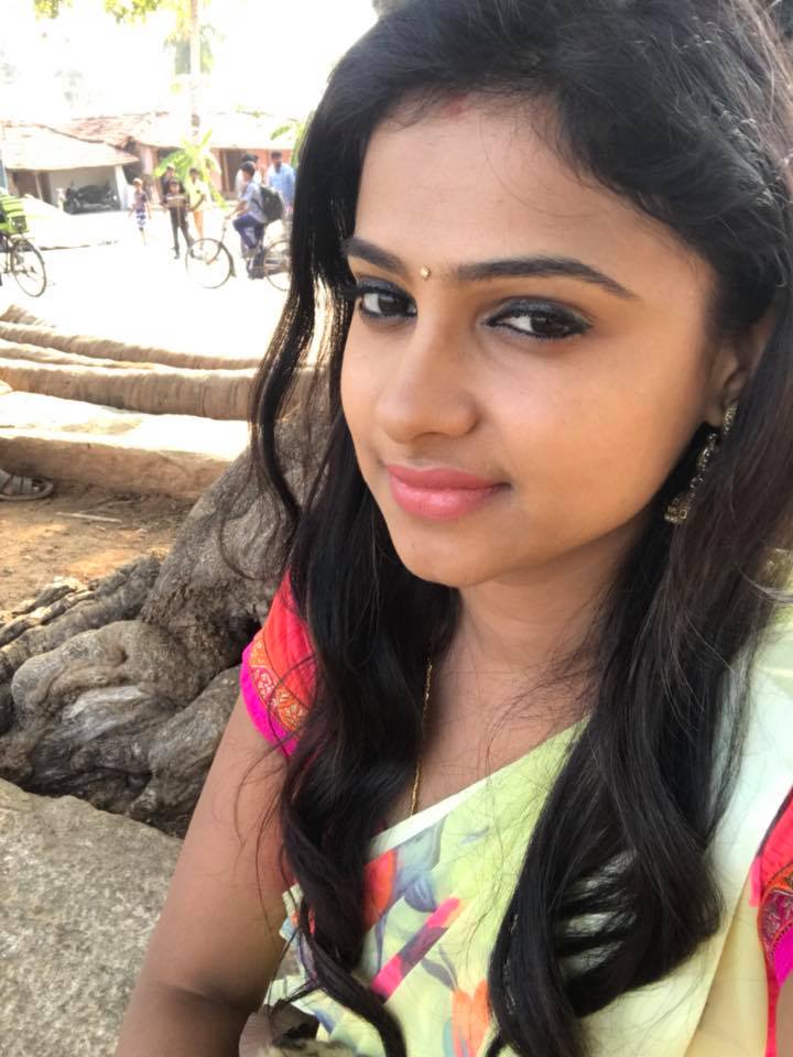 Serial Actress Names With Images Appeared In Kannada Television Shows She plays the lead role of pragya opposite to shabbir ahluwalia television actress shrenu parikh, who gained popularity from serials like iss pyaar ko kya naam doon? serial actress names with images